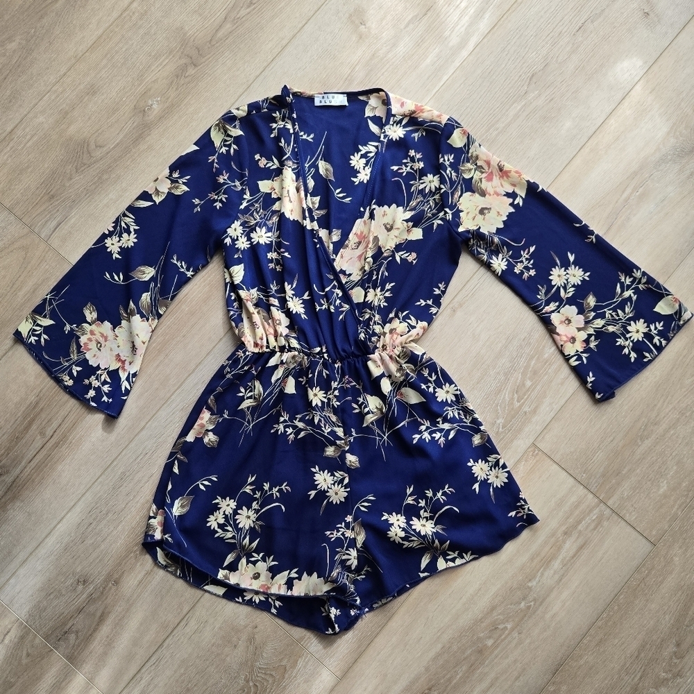 Floral Navy Romper with 3/4 Bell Sleeves & Deep V Neck Womens Small EUC